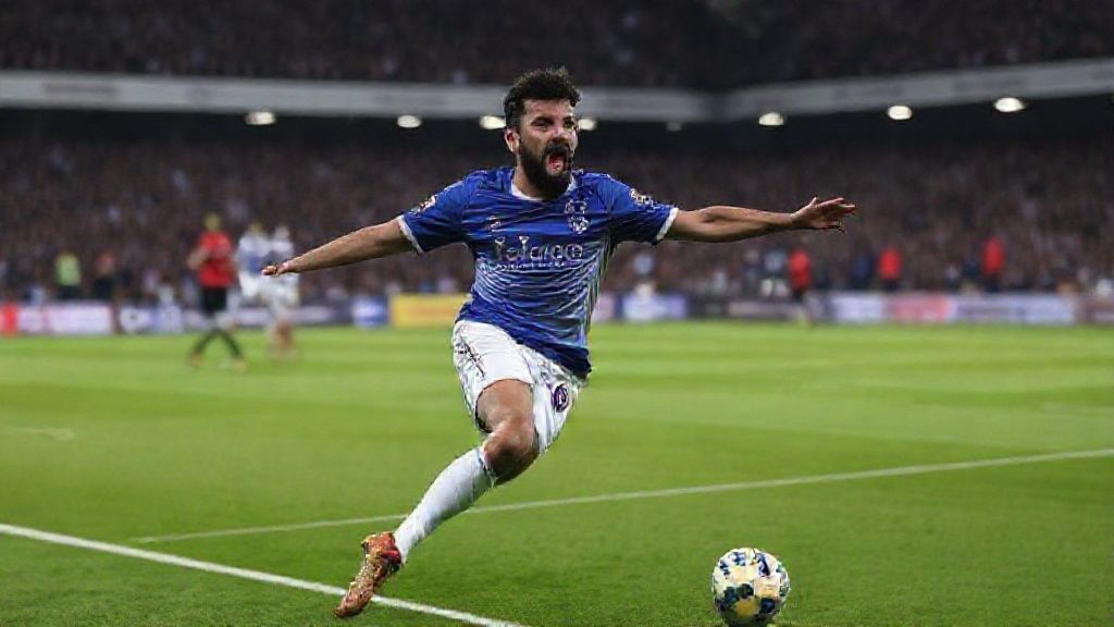 十人埃弗顿爆冷攻陷梦剧场 曼联复兴势头戛然而止